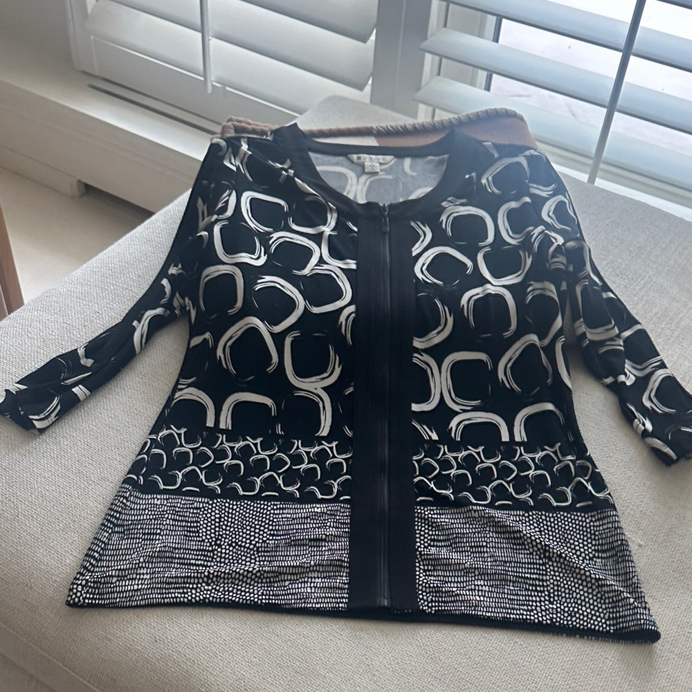 SPANNER Gray and Black Patterned Top